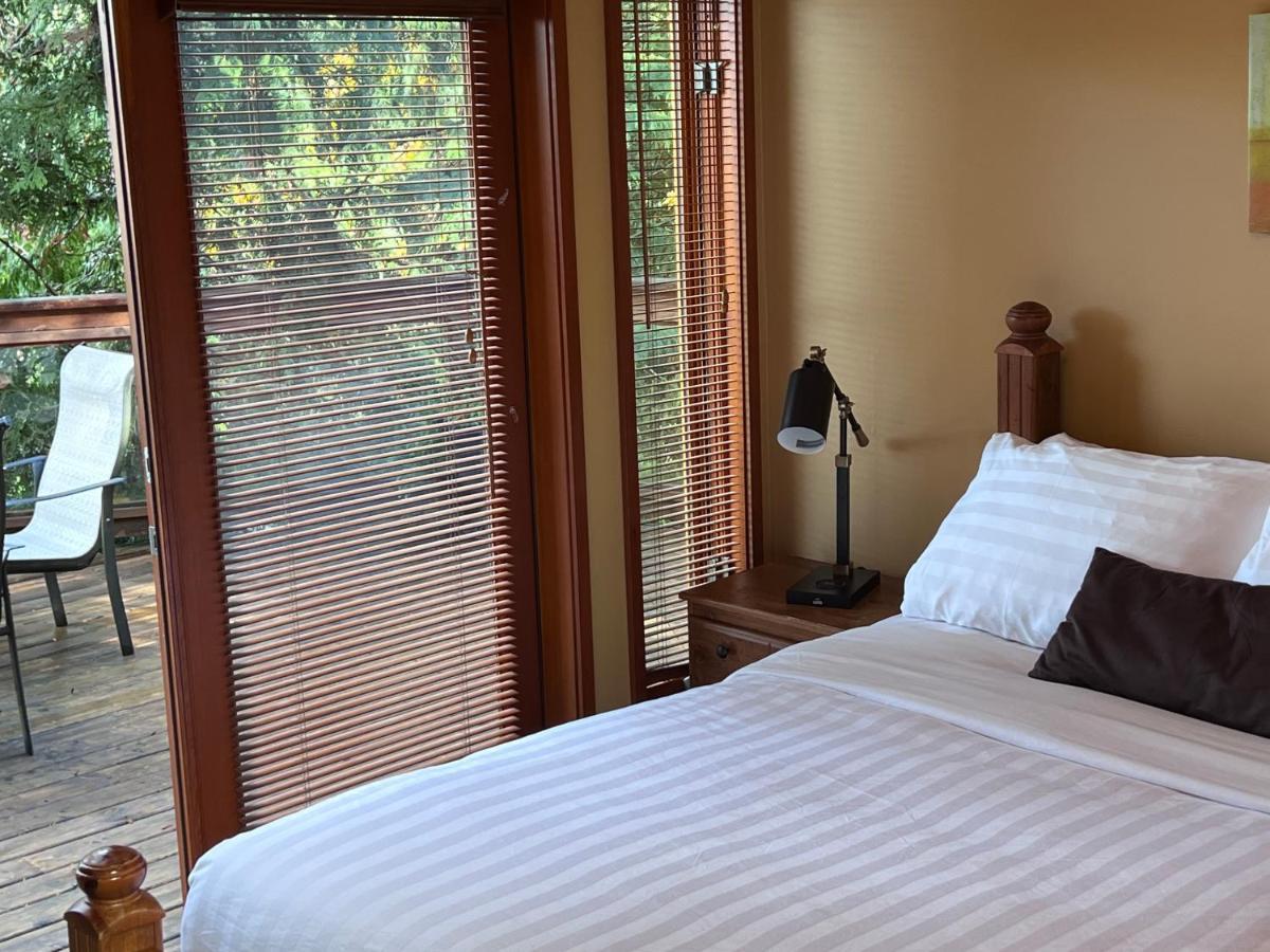 Madeira Park Sunshine Coast Resort מראה חיצוני תמונה